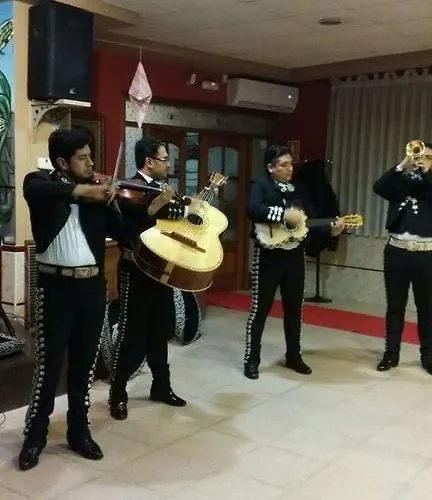Torremirona بيت ضيافة